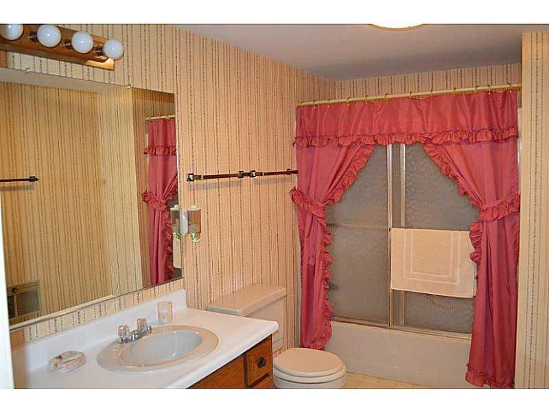 53 Smith Street, Unit 2 Augusta, ME 04330 - Photo 12 of 16 Bathroom.