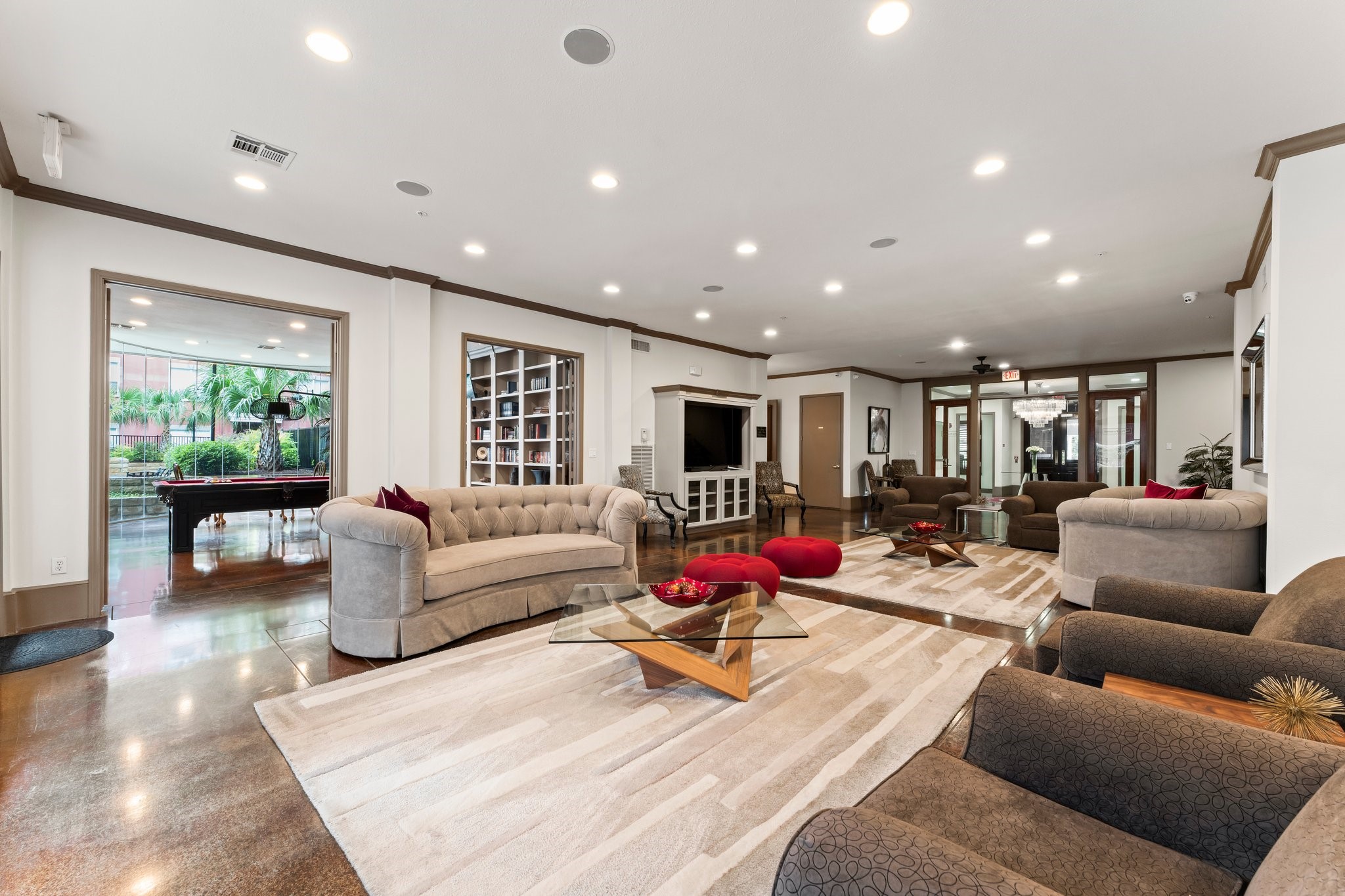 2400 McCue Road, Unit 237 Houston, TX 77056 - Photo 26 of 27 a living room with furniture and a flat screen tv