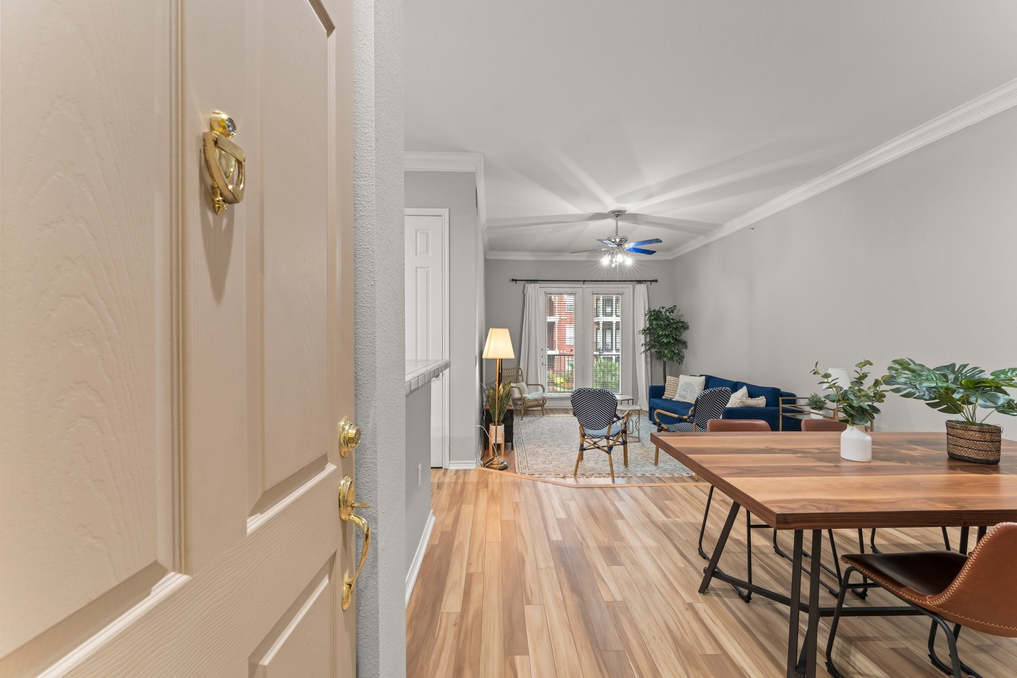 2400 McCue Road, Unit 237 Houston, TX 77056 - Photo 3 of 27 a dining room with furniture and wooden floor