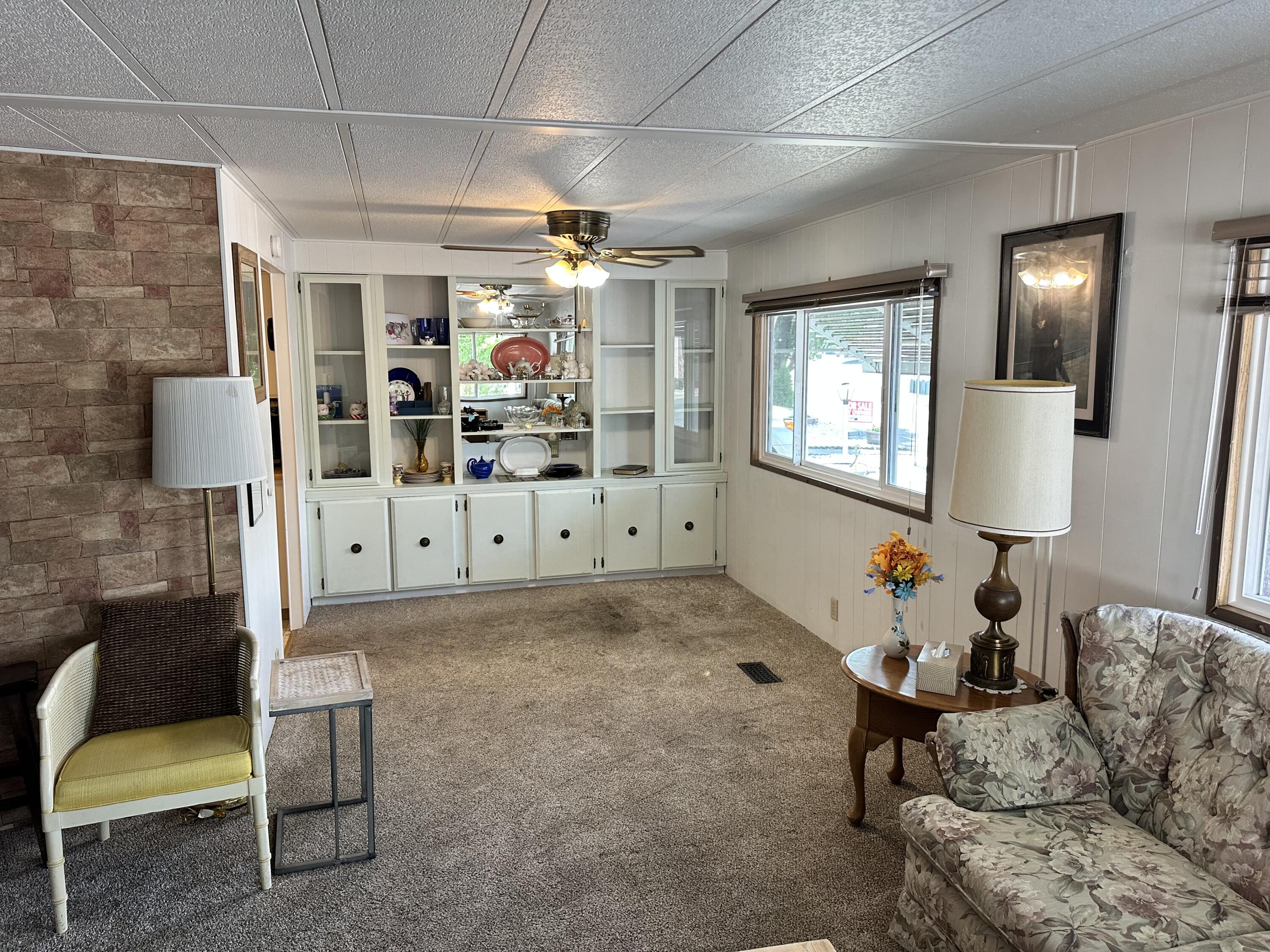 2252 West Table Rock Road, Unit 207 Medford, OR 97501 - Photo 18 of 39 Dining Room