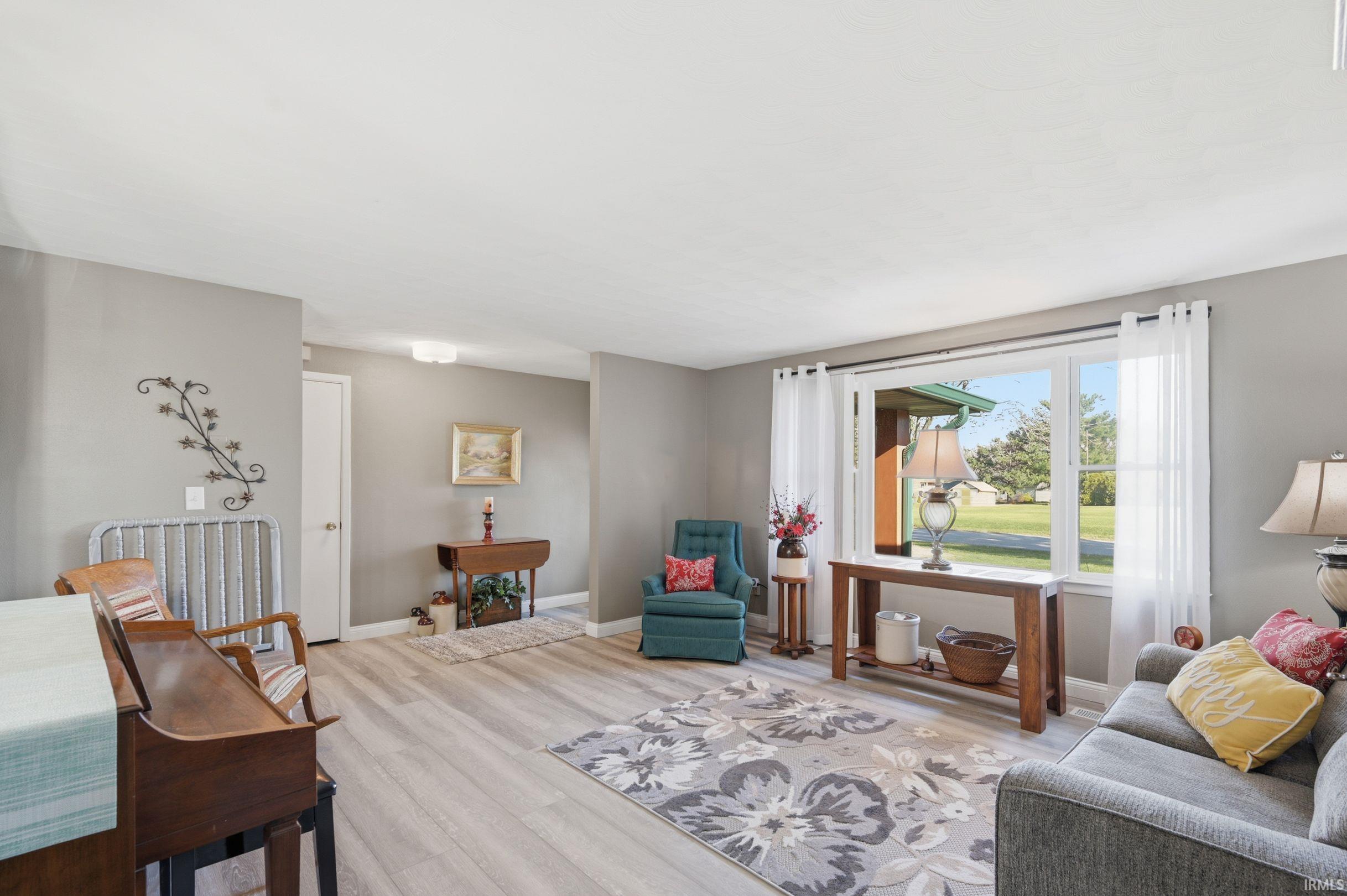 431 South Hardacre Court New Castle, IN 47362 - Photo 3 of 22