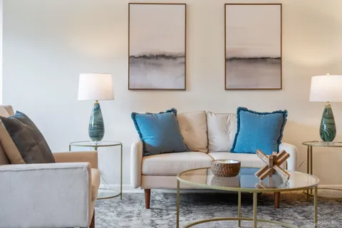 $605,000 | 100 High Point Drive, Unit 305, Hartsdale, NY 10530