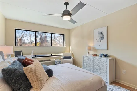 $605,000 | 100 High Point Drive, Unit 305, Hartsdale, NY 10530