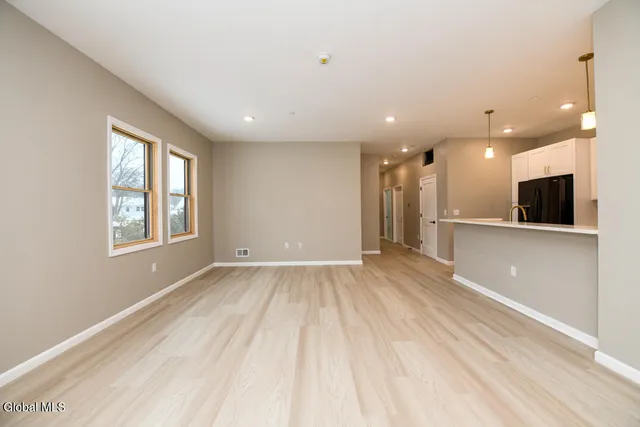 $2,000 | 1859 Western Avenue, Unit 201, Guilderland, NY 12203