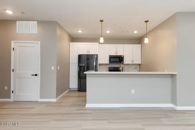 $2,000 | 1859 Western Avenue, Unit 201, Guilderland, NY 12203