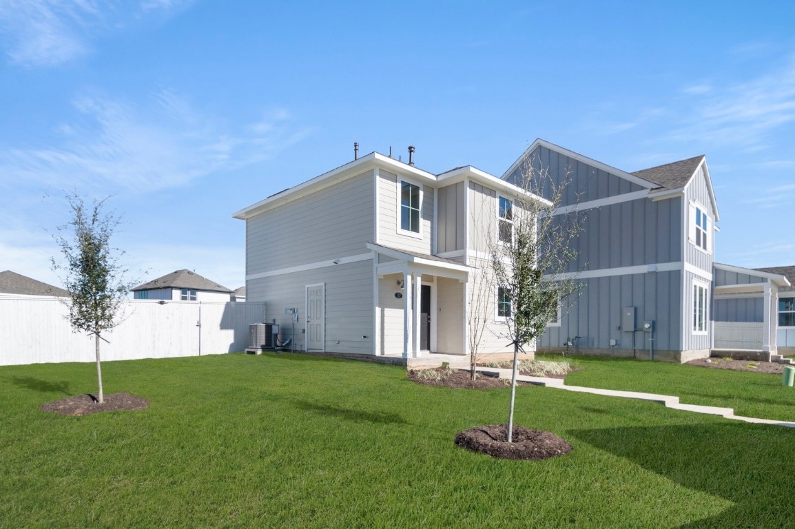 117 Summer Drive Elgin, TX 78621 - Photo 3 of 36