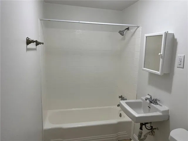 $1,100 | 305 North Hullen Street, Unit A, Metairie, LA 70001