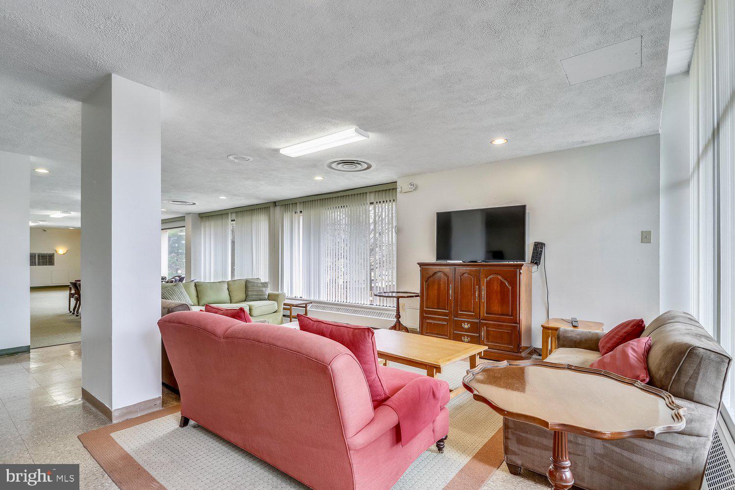 4141 North Henderson Road, Unit 904 Arlington, VA 22203 - Photo 34 of 46 Hyde Park Community Room