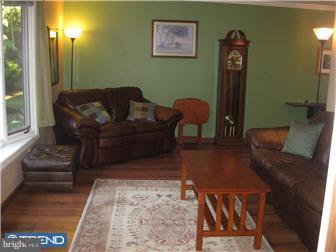45 Longview Road East Fallowfield, PA 19320 - Photo 4 of 12 Living Room