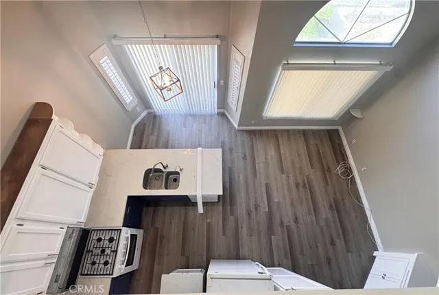 a view of entryway and kitchen