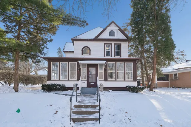 $525,000 | 120 4th Avenue East, Shakopee, MN 55379