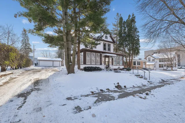 $525,000 | 120 4th Avenue East, Shakopee, MN 55379