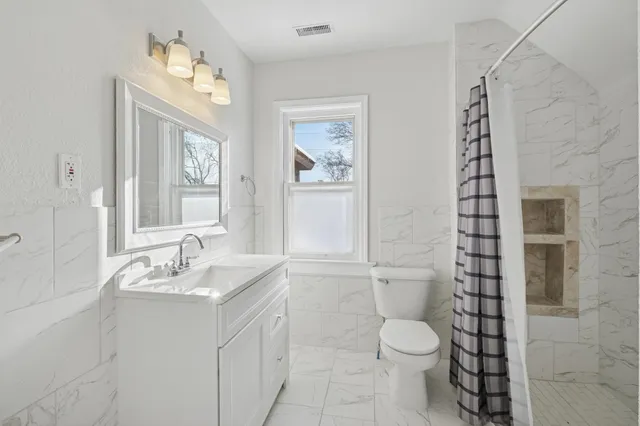 $525,000 | 120 4th Avenue East, Shakopee, MN 55379