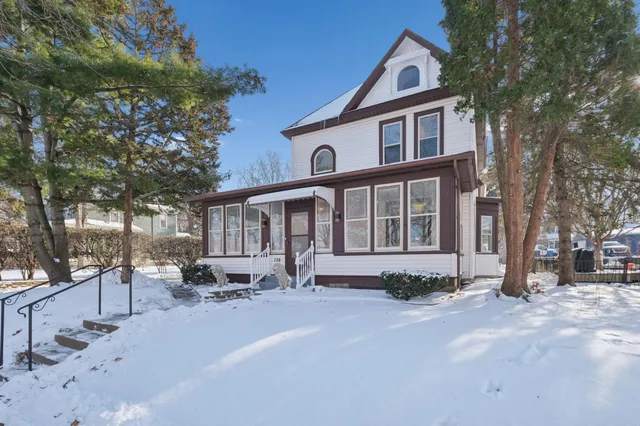 $525,000 | 120 4th Avenue East, Shakopee, MN 55379