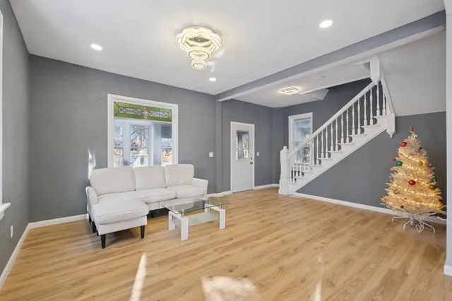 $525,000 | 120 4th Avenue East, Shakopee, MN 55379