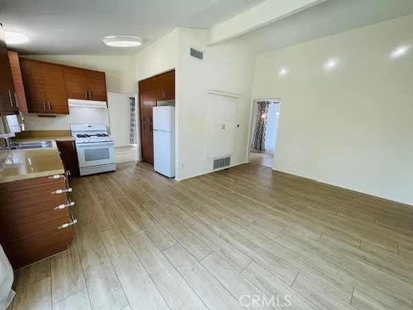 $3,800 | 9722 Geyser Avenue, Northridge, CA 91324