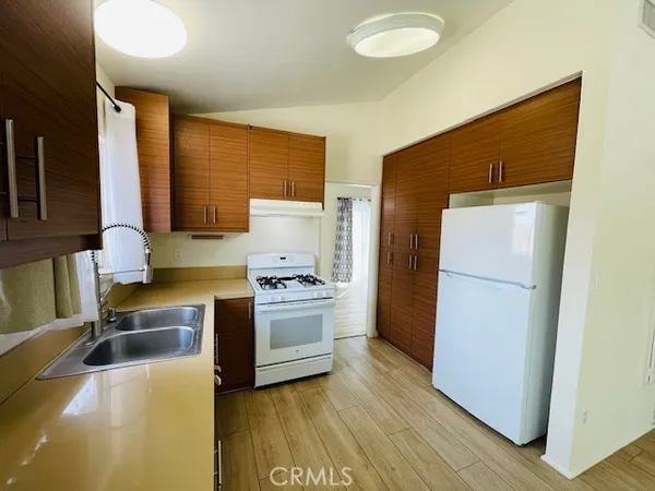 $3,800 | 9722 Geyser Avenue, Northridge, CA 91324