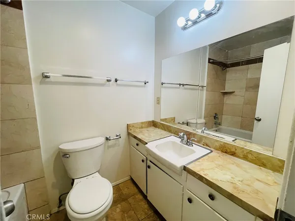 $3,800 | 9722 Geyser Avenue, Northridge, CA 91324