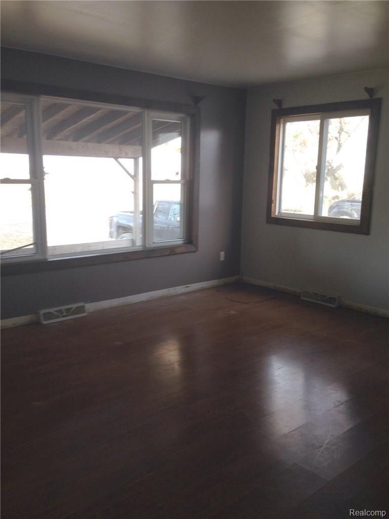 1910 French Road Caro, MI 48723 - Photo 3 of 9 1910 large living room.jpg