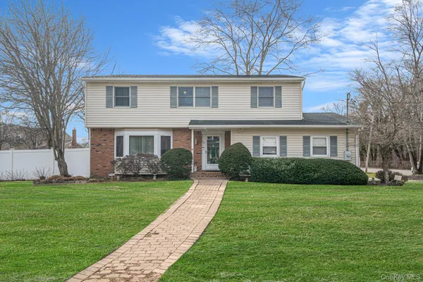 $699,000 | 12 Hughes Lane, North Babylon, NY 11703