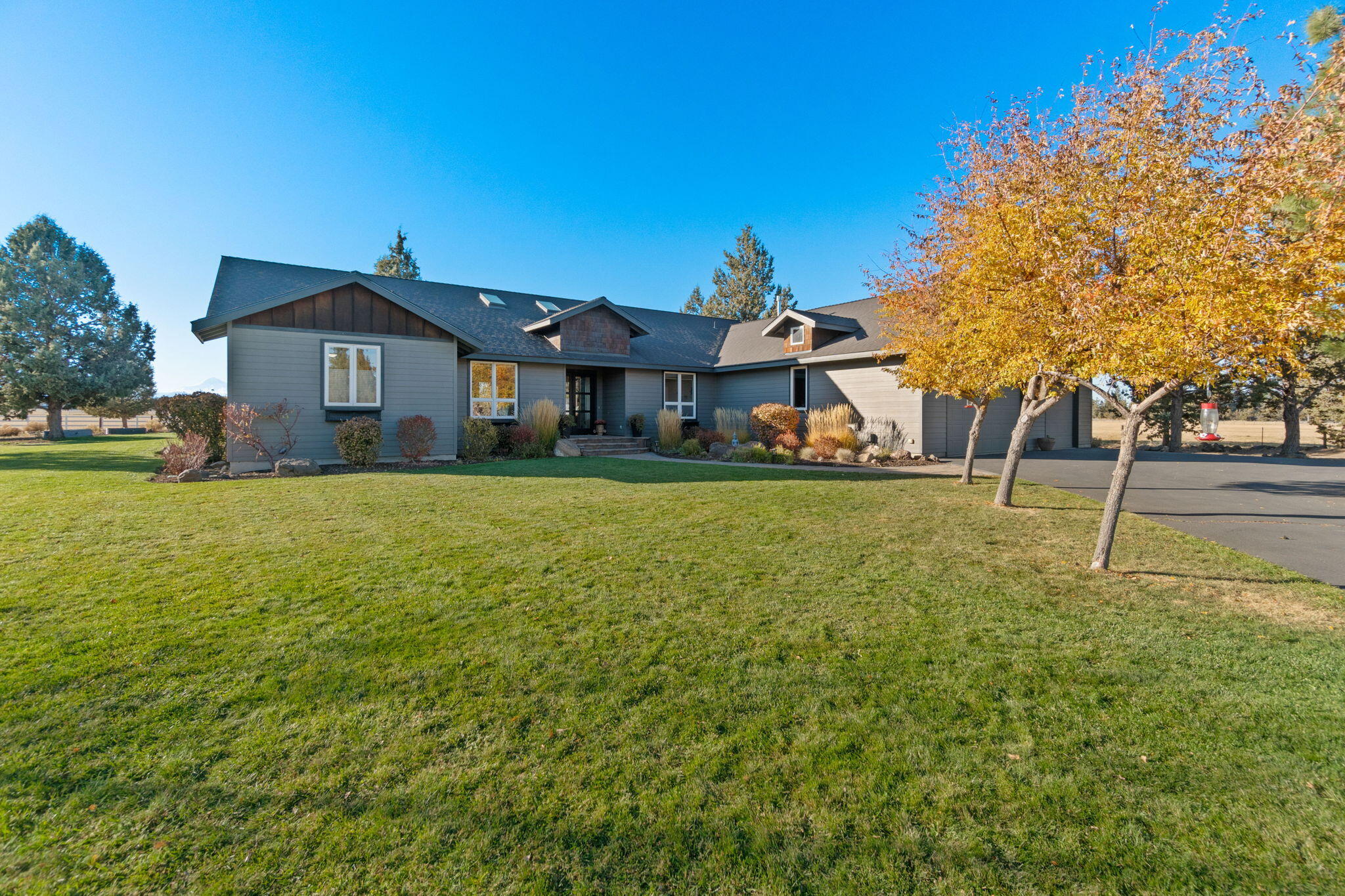 65181 Highland Road Bend, OR 97703 - Photo 56 of 70 38-web-or-mls-Riley Visuals-37