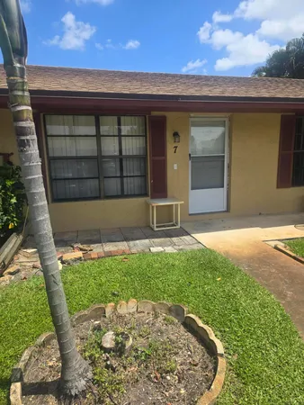 $2,000 | 4290 Royal Banyan Way, Unit B, Lake Worth Beach, FL 33461