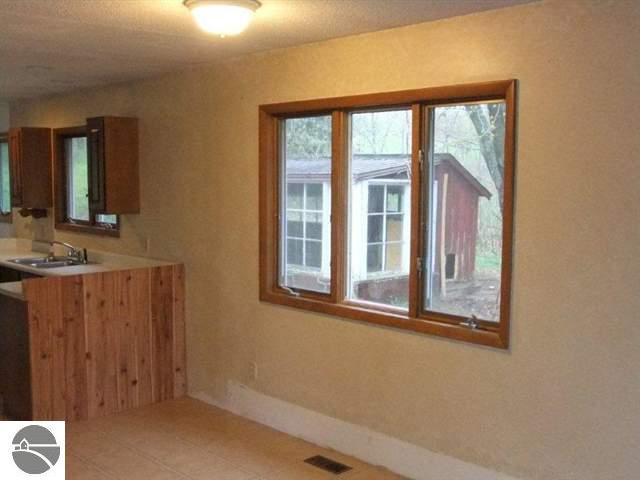 7521 Youker Road Grawn, MI 49637 - Photo 10 of 20 1726598-9.JPG