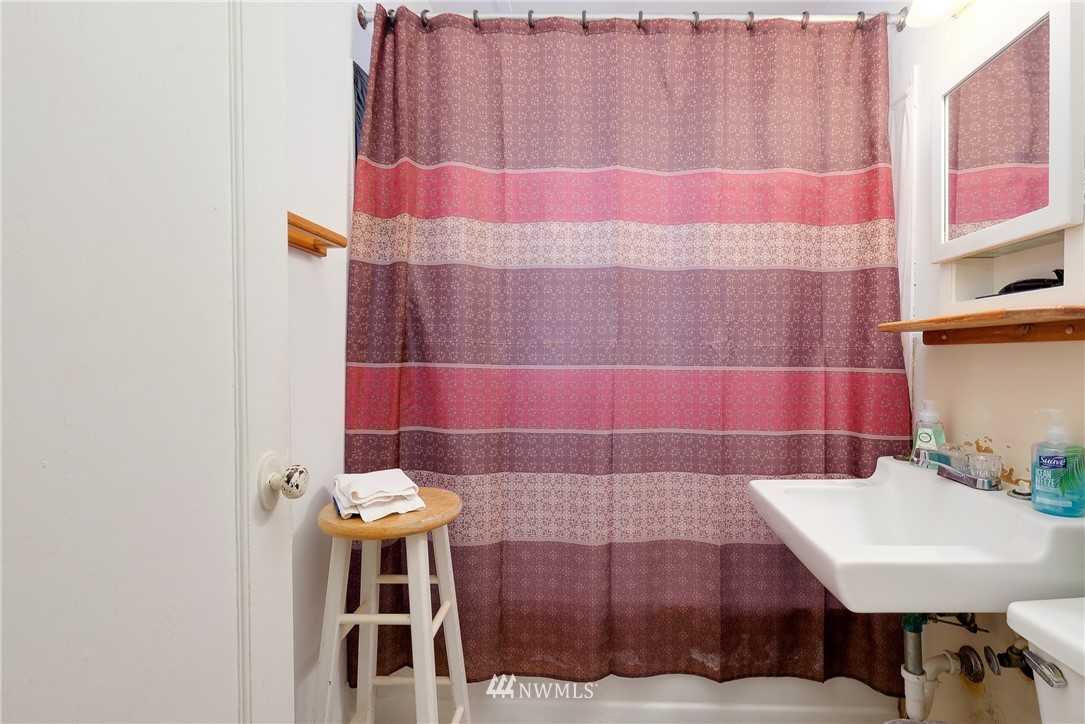 2465 Rocky Point Road Northwest Bremerton, WA 98312 - Photo 30 of 39 Gallery Image 30
