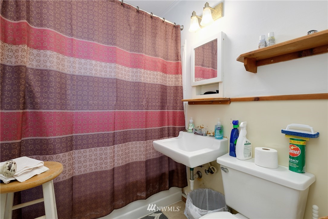 2465 Rocky Point Road Northwest Bremerton, WA 98312 - Photo 31 of 39 Gallery Image 31