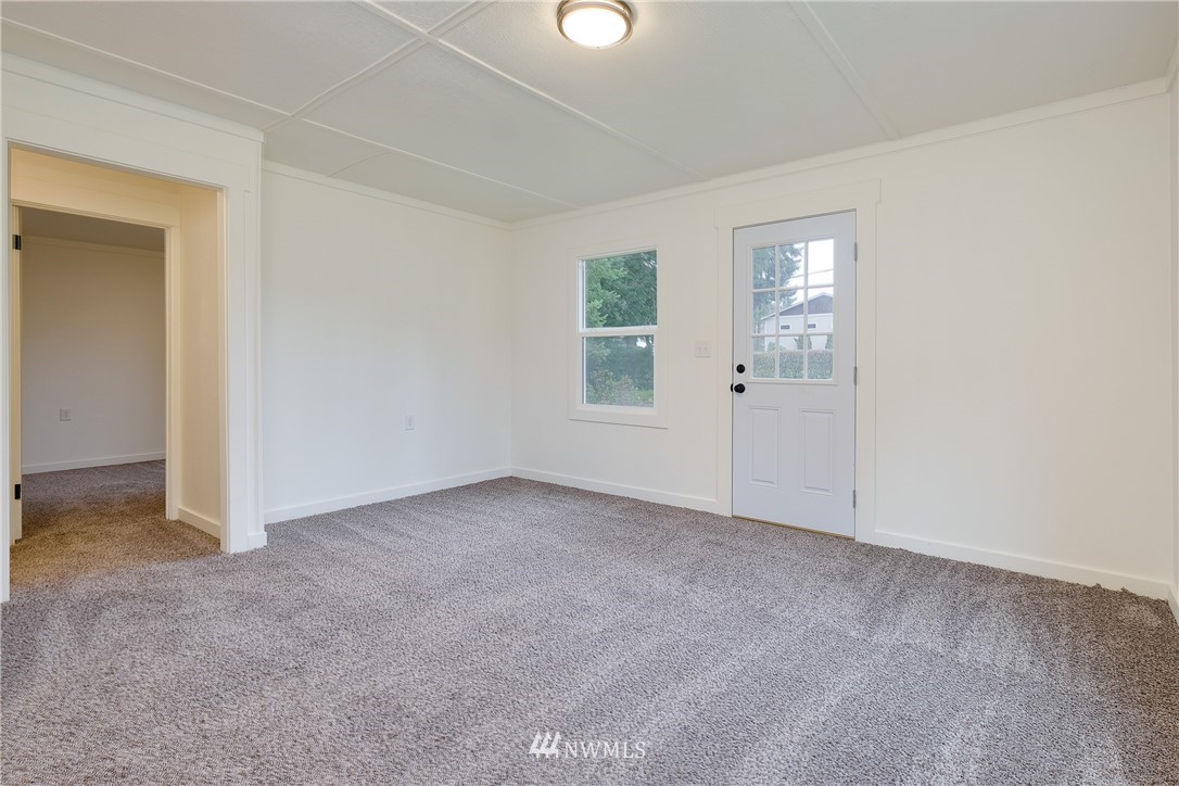 2465 Rocky Point Road Northwest Bremerton, WA 98312 - Photo 9 of 39 Gallery Image 9