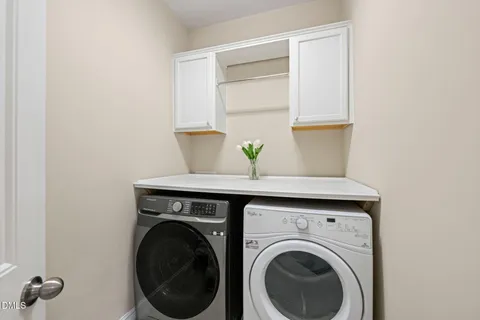 a view of entryway with washer and dryer