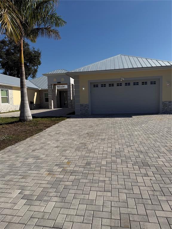 5315 3rd Bradenton, FL 34203 - Photo 3 of 41 a view of empty room next to a yard