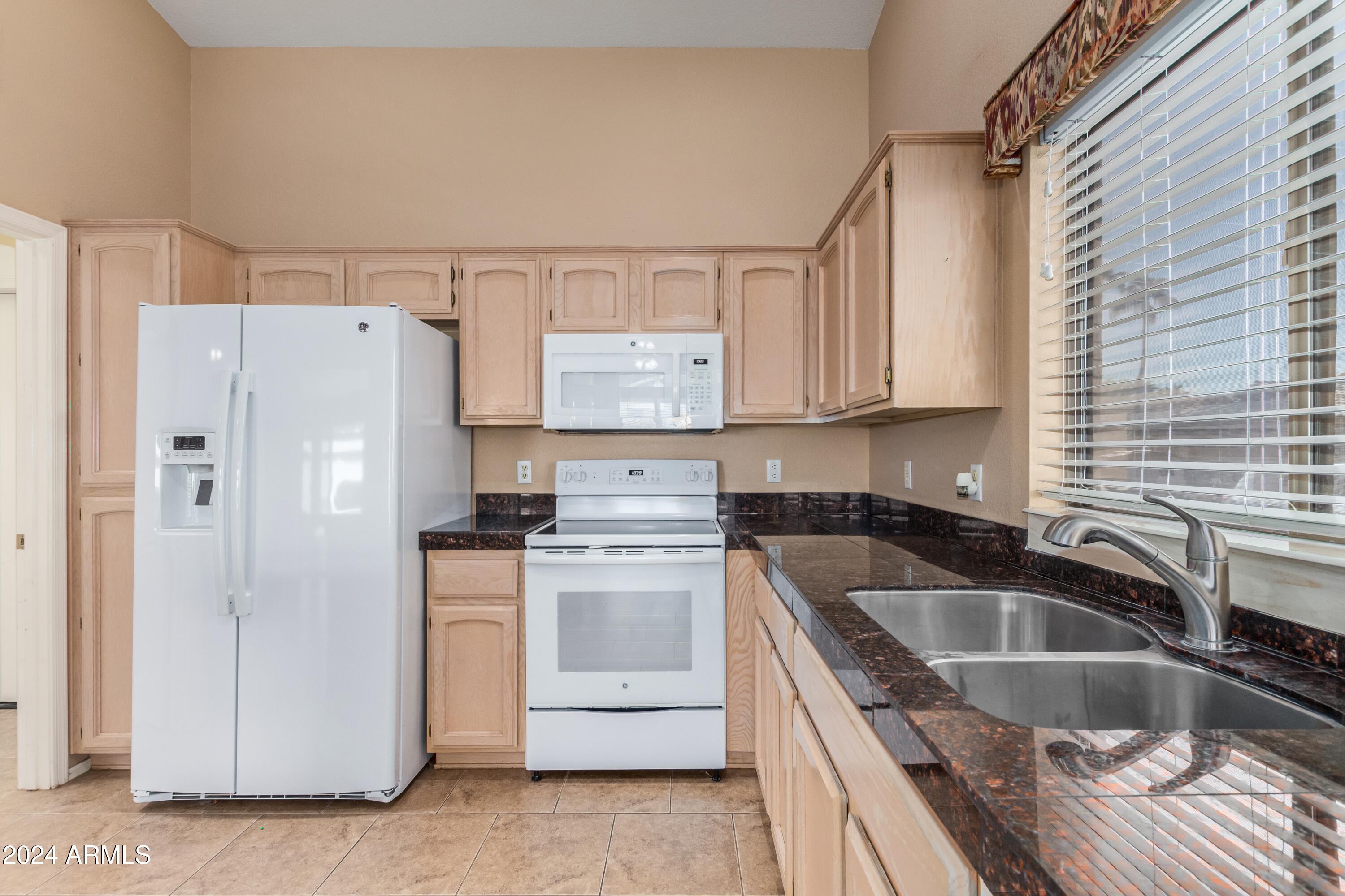14766 Piccadilly Road Goodyear, AZ 85395 - Photo 14 of 41 Kitchen