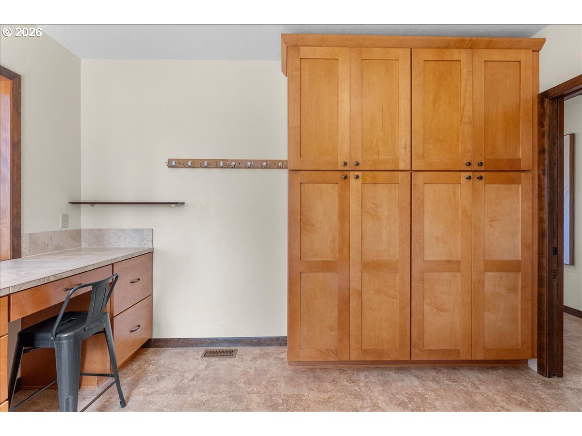 3904 Viewcrest Road South Salem, OR 97302 - Photo 33 of 48