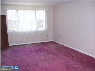 3955 Constance Road Philadelphia, PA 19114 - Photo 2 of 11 Living Room