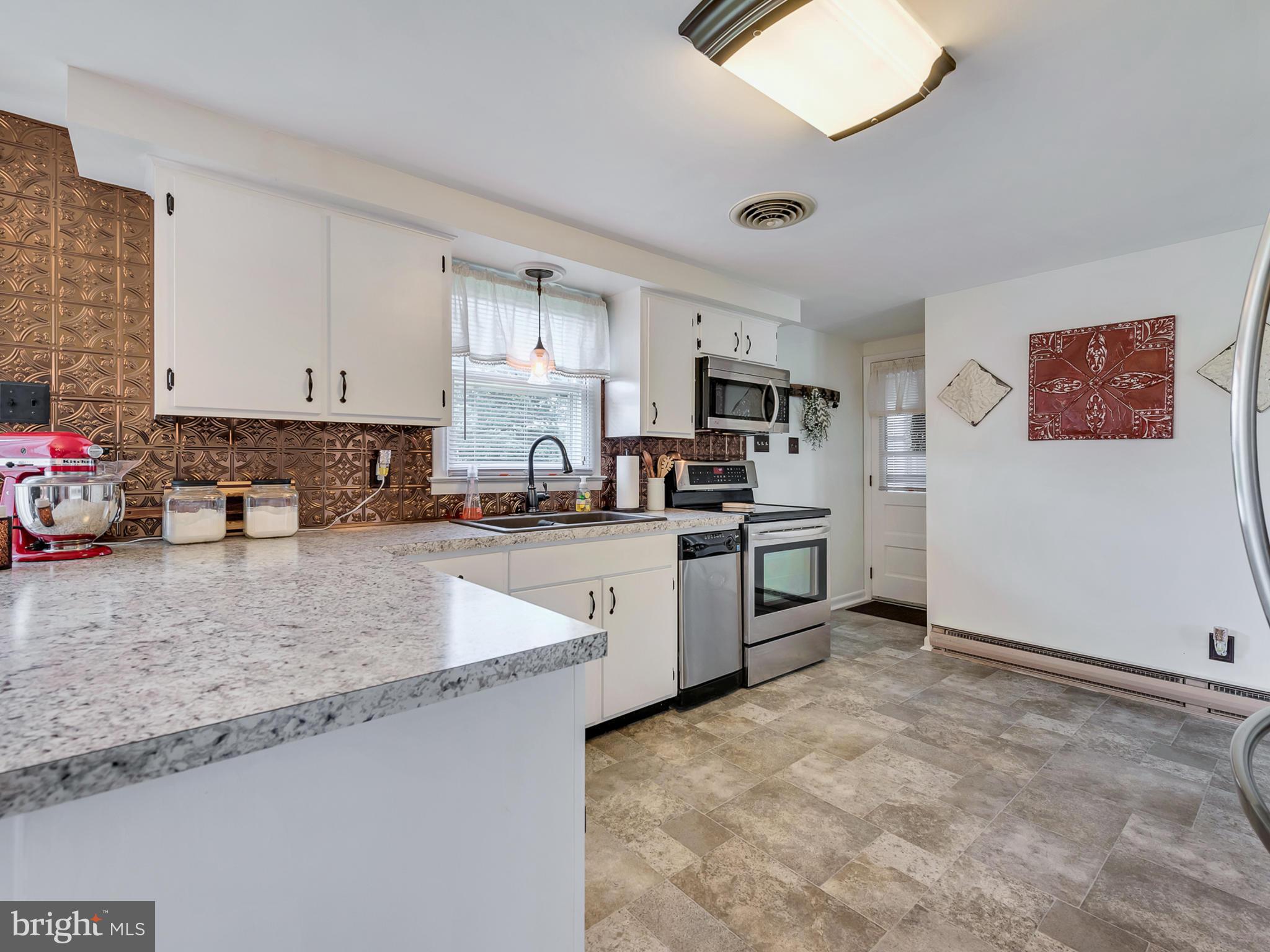 16718 Fairview Road Hagerstown, MD 21740 - Photo 15 of 29 Kitchen