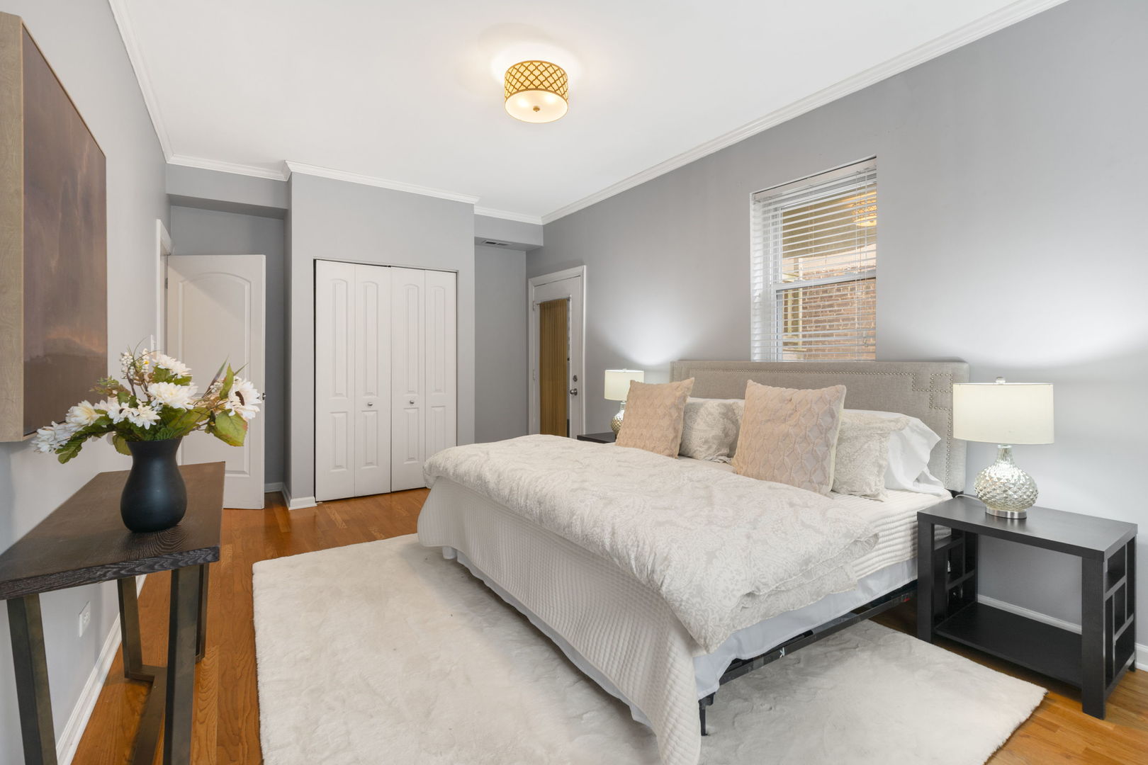 629 West Sheridan Road, Unit 1D Chicago, IL 60613 - Photo 10 of 17 a bedroom with a bed and a chandelier