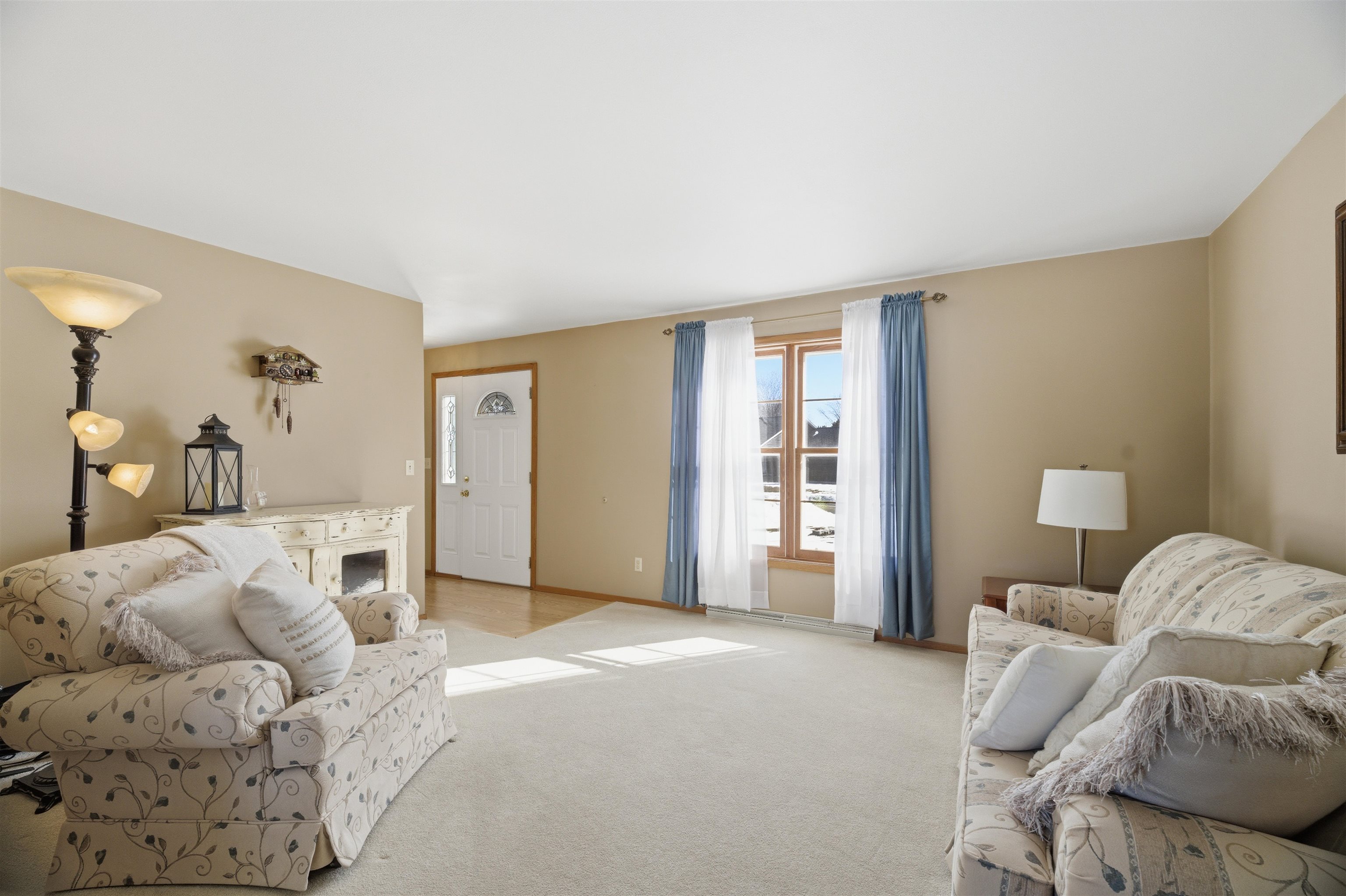 705 South Goldenrod Drive Appleton, WI 54914 - Photo 2 of 34