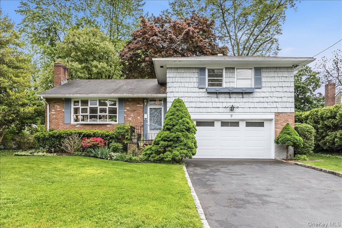 9 Fox Ridge Lane Locust Valley, NY 11560 - Photo 1 of 31