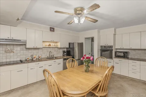 $899,000 | 9 Fox Ridge Lane, Locust Valley, NY 11560