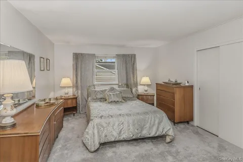 $899,000 | 9 Fox Ridge Lane, Locust Valley, NY 11560