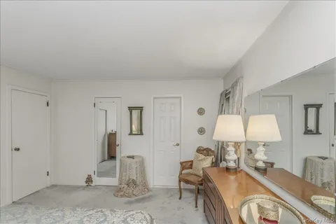 $899,000 | 9 Fox Ridge Lane, Locust Valley, NY 11560
