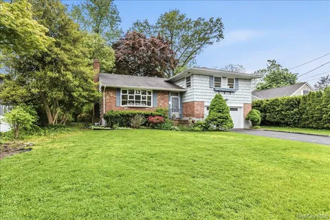 $899,000 | 9 Fox Ridge Lane, Locust Valley, NY 11560