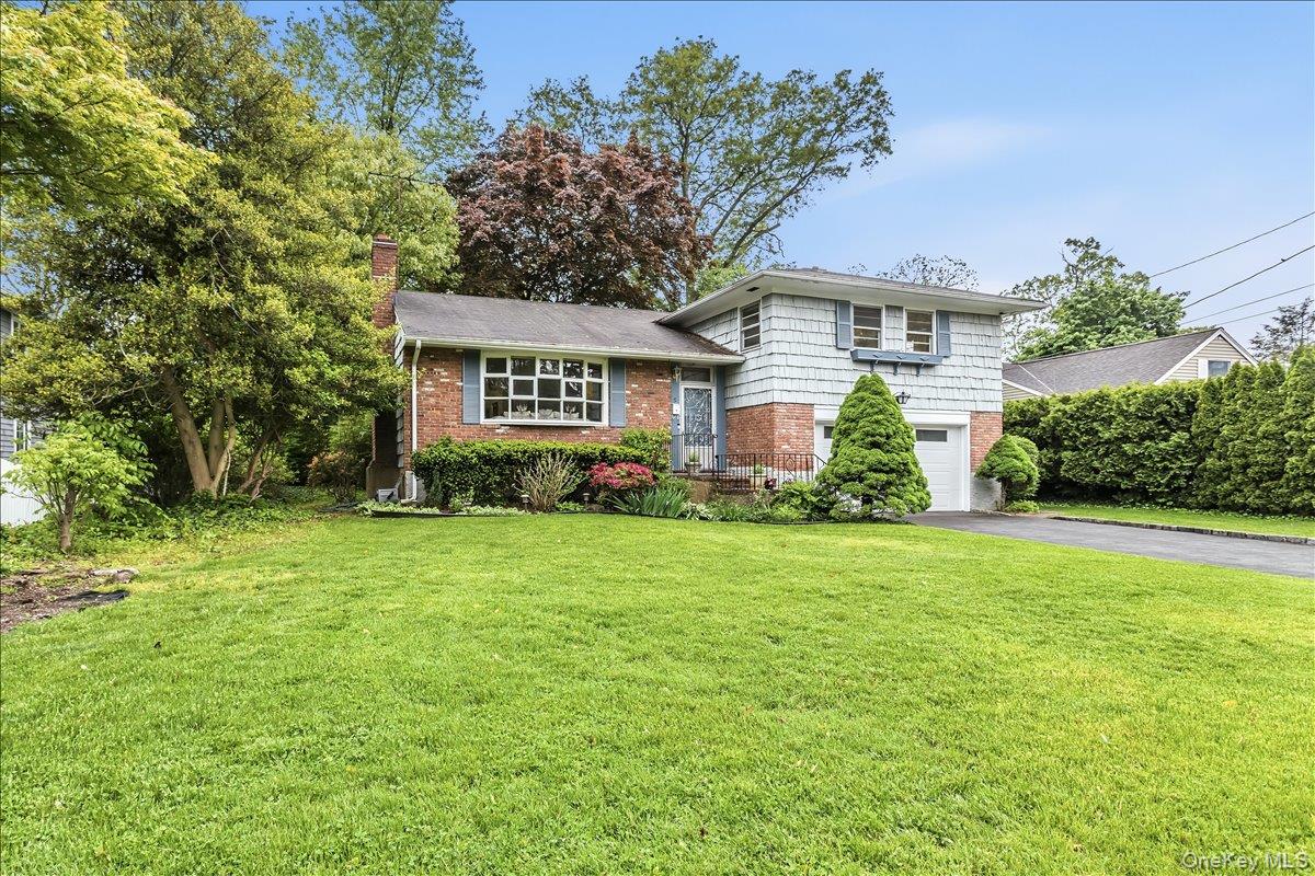 9 Fox Ridge Lane Locust Valley, NY 11560 - Photo 2 of 31