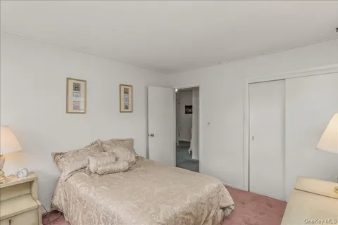 $899,000 | 9 Fox Ridge Lane, Locust Valley, NY 11560