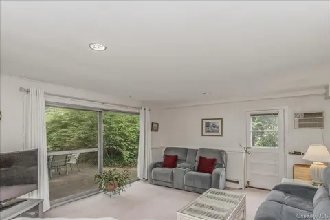 $899,000 | 9 Fox Ridge Lane, Locust Valley, NY 11560