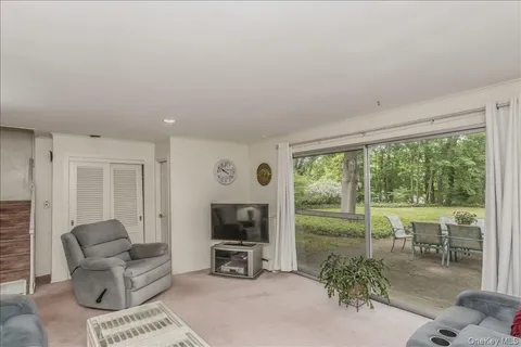 $899,000 | 9 Fox Ridge Lane, Locust Valley, NY 11560