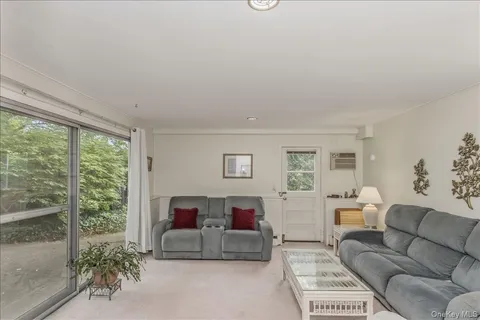$899,000 | 9 Fox Ridge Lane, Locust Valley, NY 11560