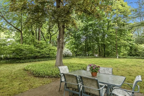 $899,000 | 9 Fox Ridge Lane, Locust Valley, NY 11560