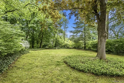 $899,000 | 9 Fox Ridge Lane, Locust Valley, NY 11560